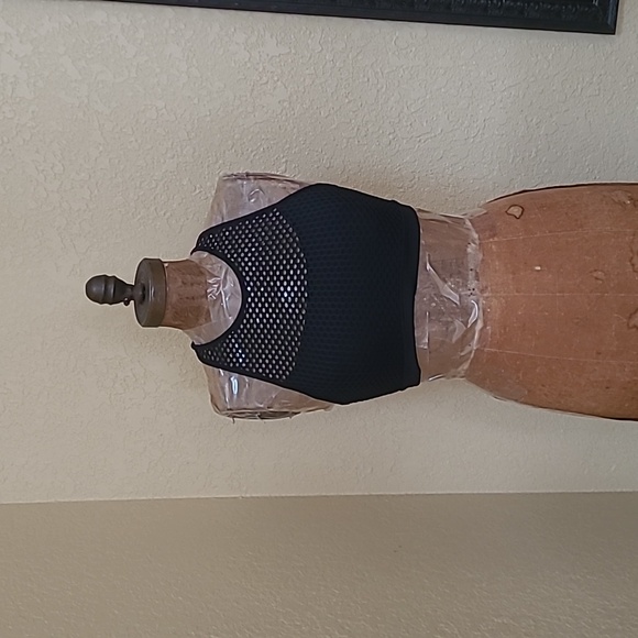 BUNDLE OF 2 MARIKA BLACK AND RED MESH OVERLAY SPORTS BRAS SIZE S - Picture 8 of 8